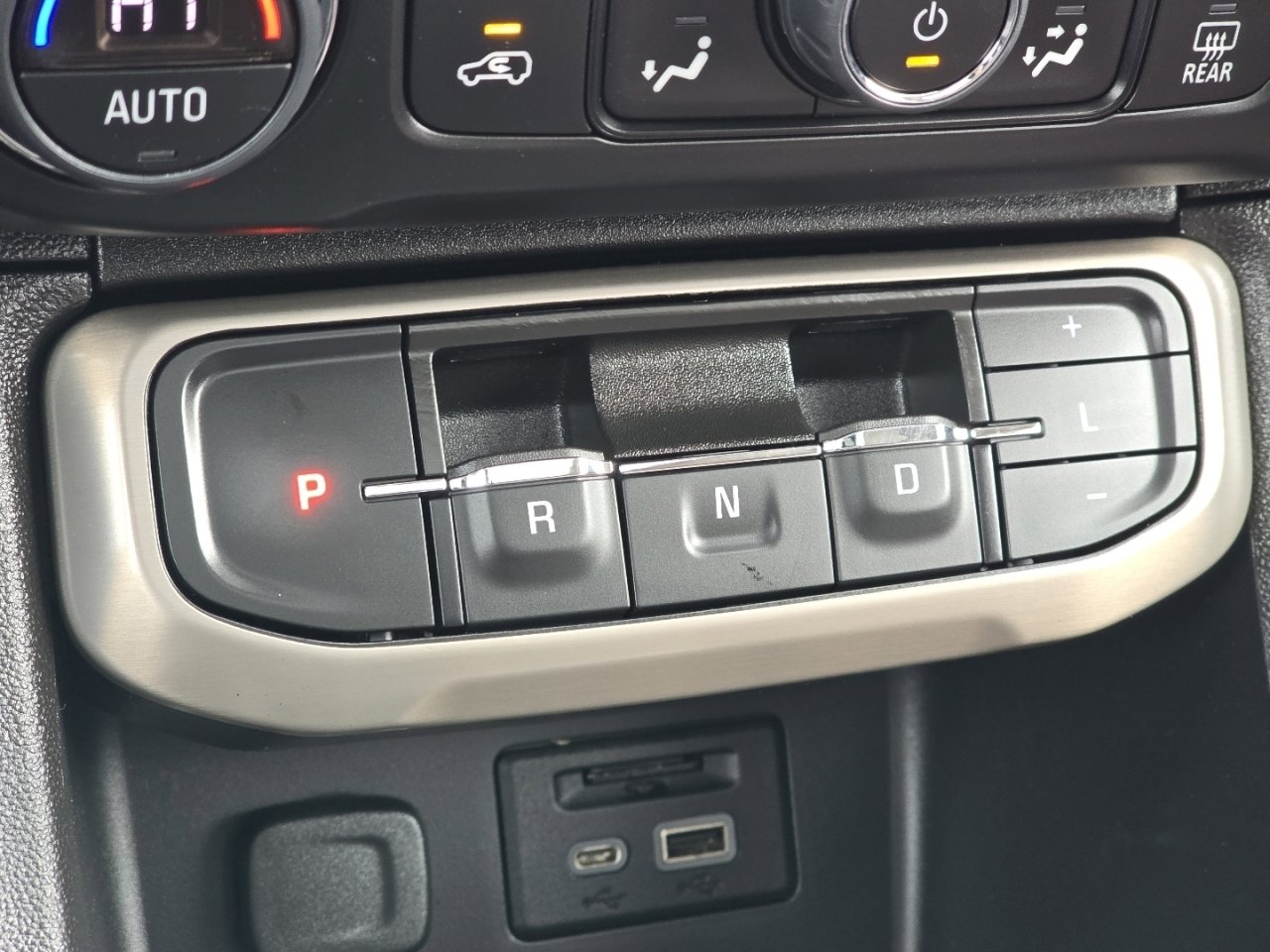 Used 2022 GMC Acadia Denali w/ Denali Technology Package image 32