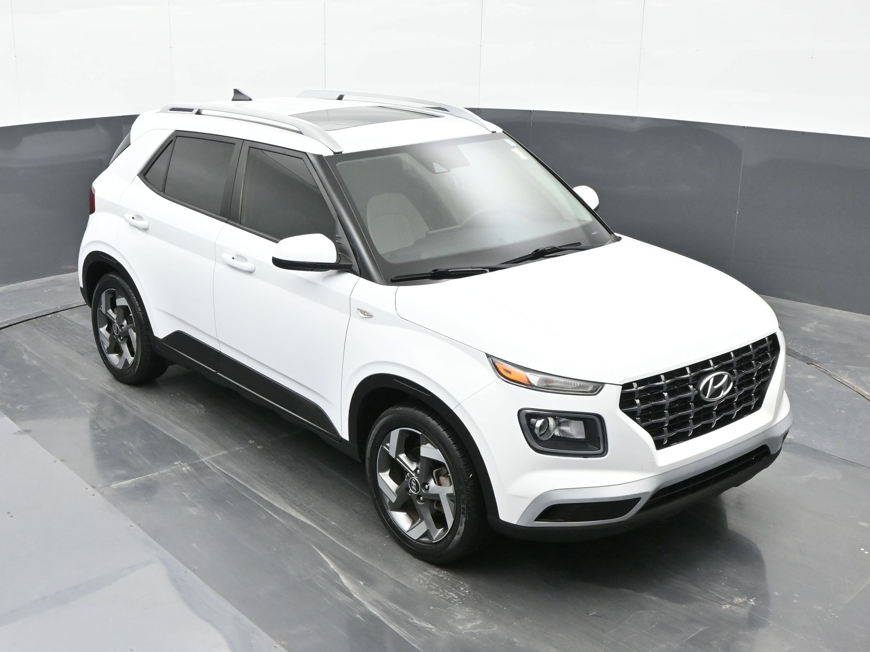 Certified 2022 Hyundai Venue SEL image 30