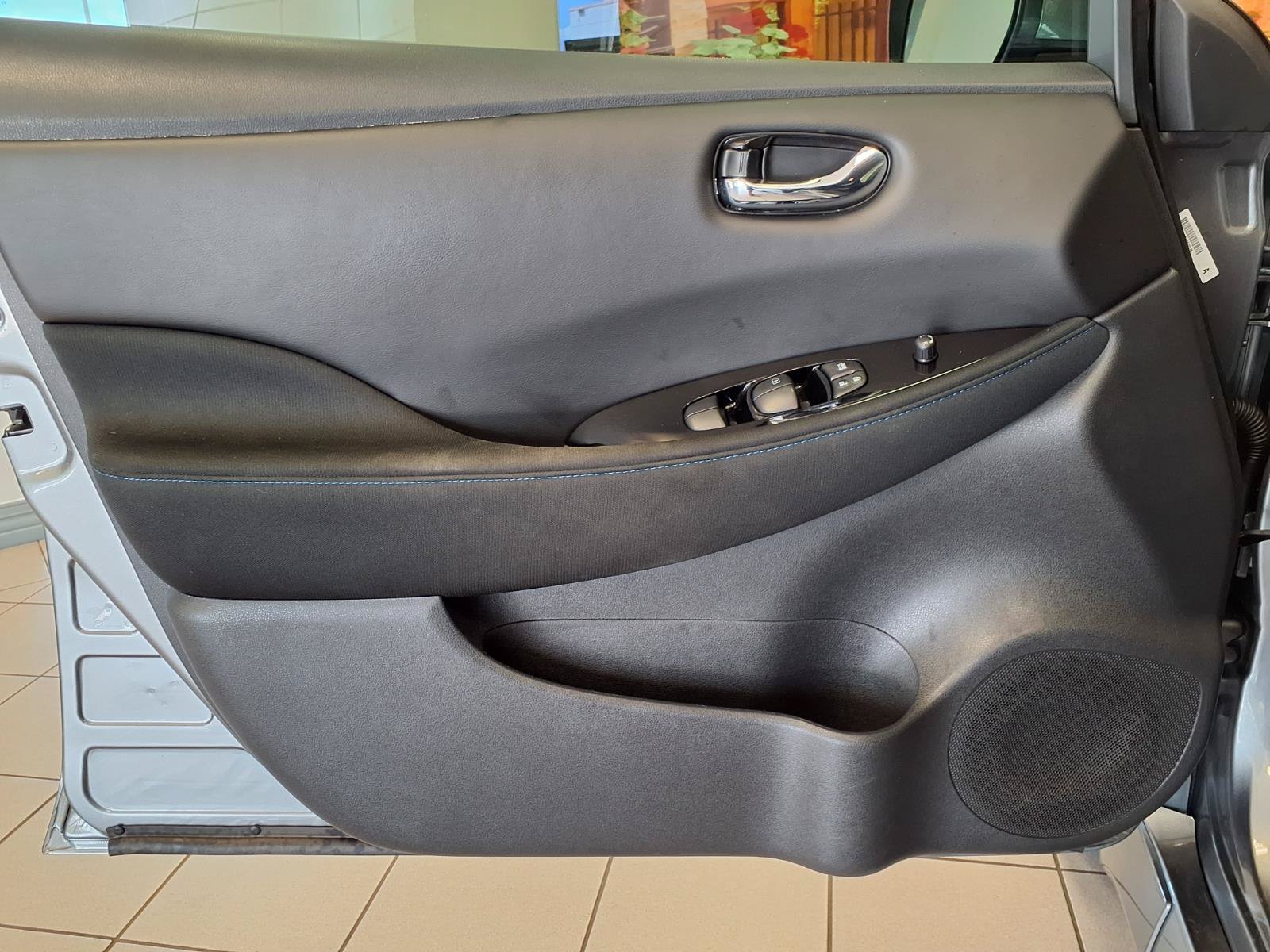 Used 2022 Nissan Leaf SV w/ SV Technology Package FWD image 20