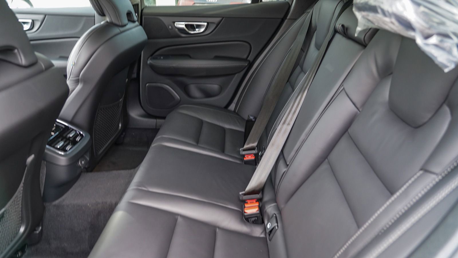 New 2025 Volvo V60 B5 Cross Country Ultra w/ Protection Package Premier image 22