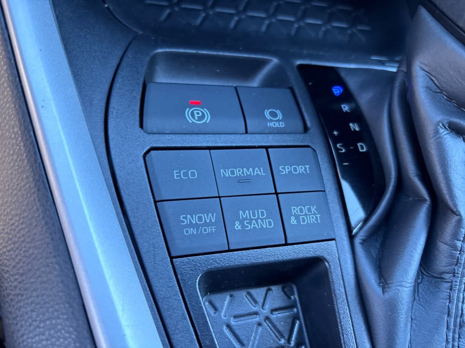 Used 2025 Toyota RAV4 LE AWD/4WD image 29