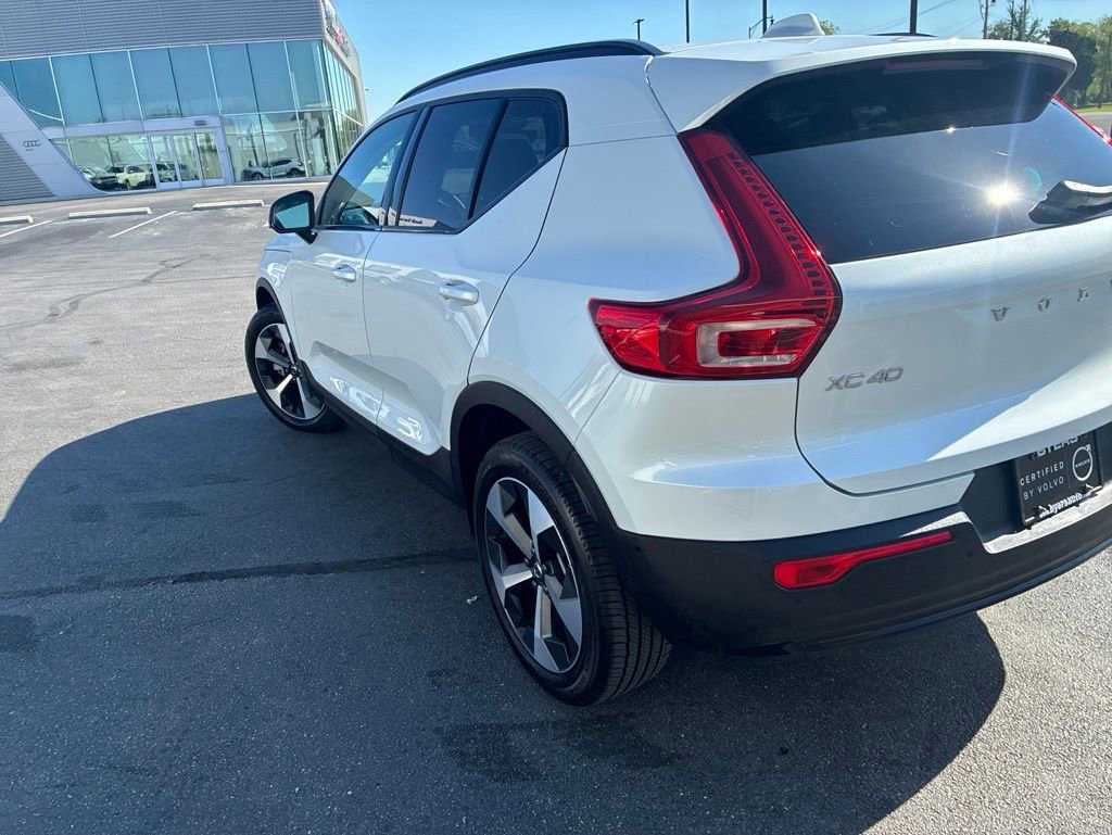 Used 2026 Volvo XC40 B5 Plus AWD/4WD image 5