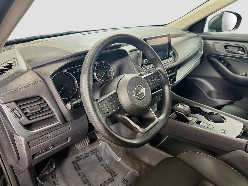 Used 2024 Nissan Rogue S FWD image 11