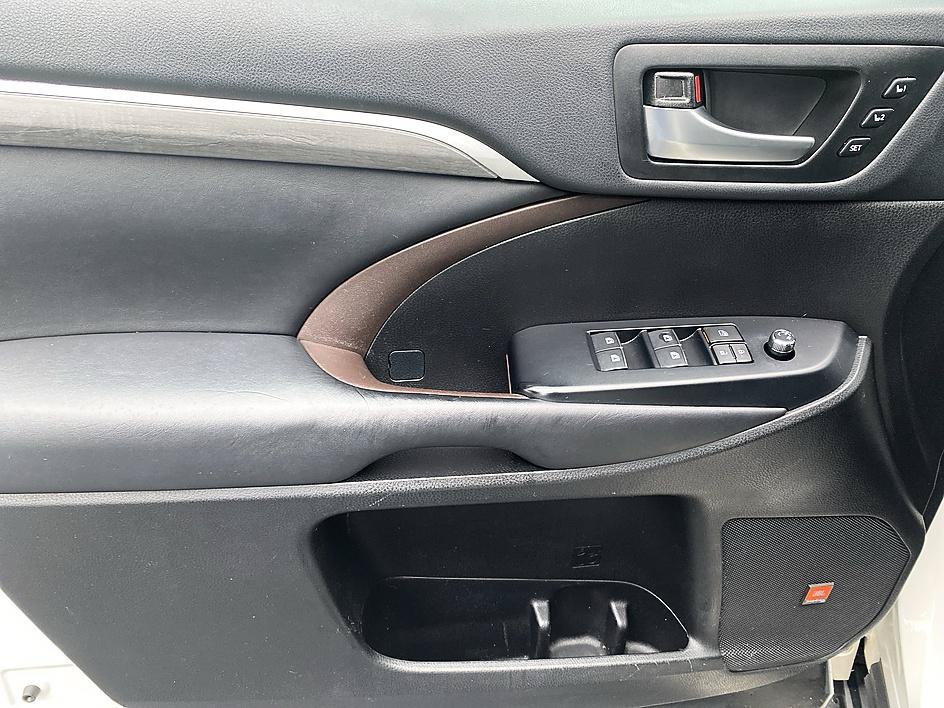 Certified 2019 Toyota Highlander Limited Platinum AWD/4WD image 9