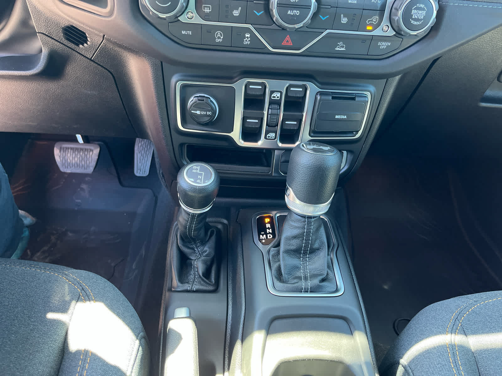 New 2026 Jeep Wrangler Unlimited Sahara AWD/4WD image 19