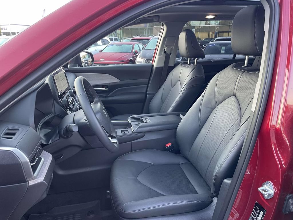 Used 2025 Toyota Grand Highlander AWD Hybrid image 8