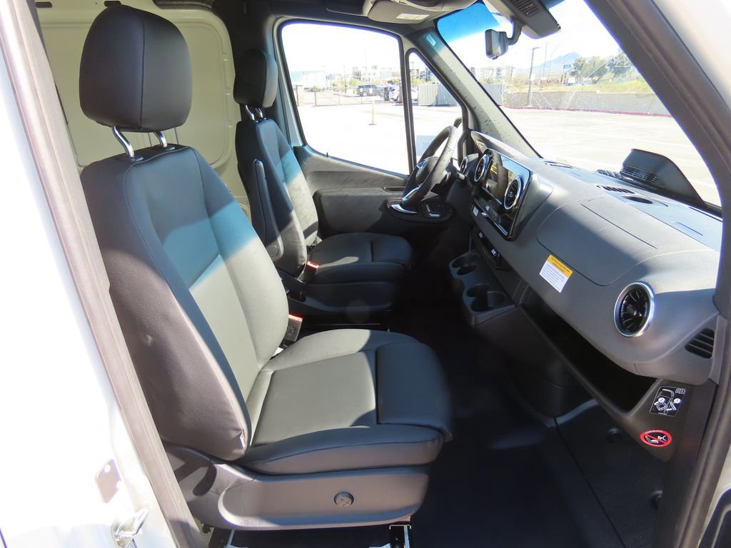 Used 2025 Mercedes-Benz Sprinter 2500 image 22