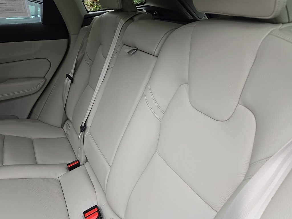 Certified 2023 Volvo XC60 B5 Plus w/ Protection Package Premier image 14