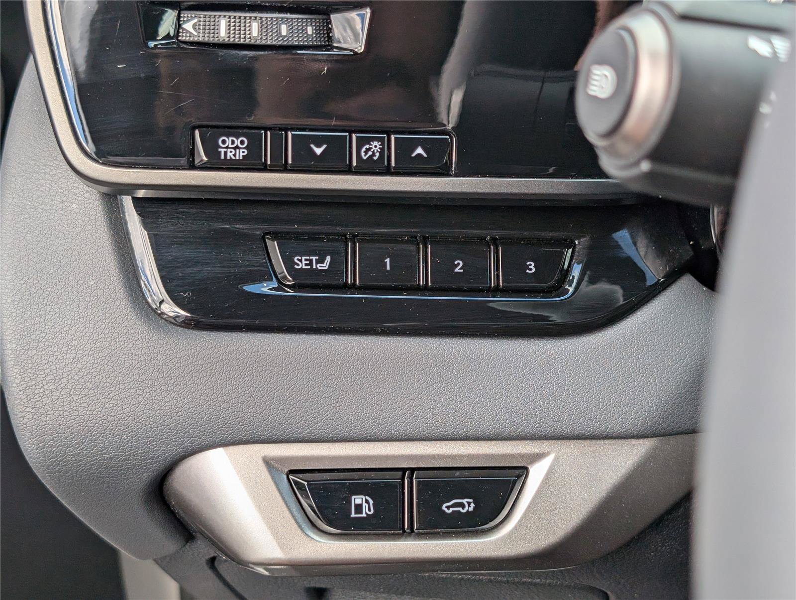 Used 2024 Lexus RX 350 Premium w/ Accessory Package (Z1) AWD/4WD image 23