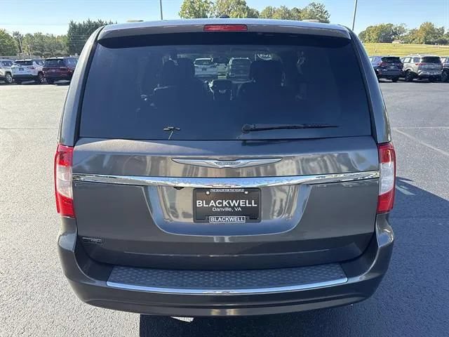 Used 2016 Chrysler Town & Country Touring w/ Driver Convenience Group FWD image 5