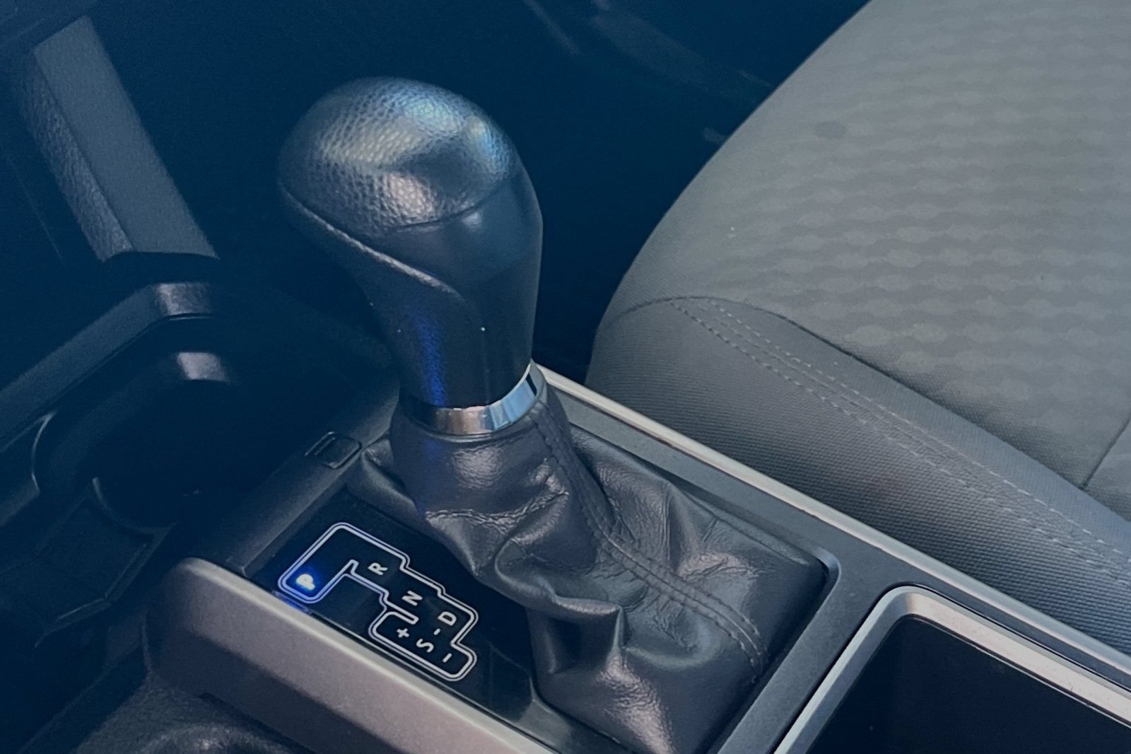 Used 2020 Toyota Tacoma SR5 AWD/4WD image 18