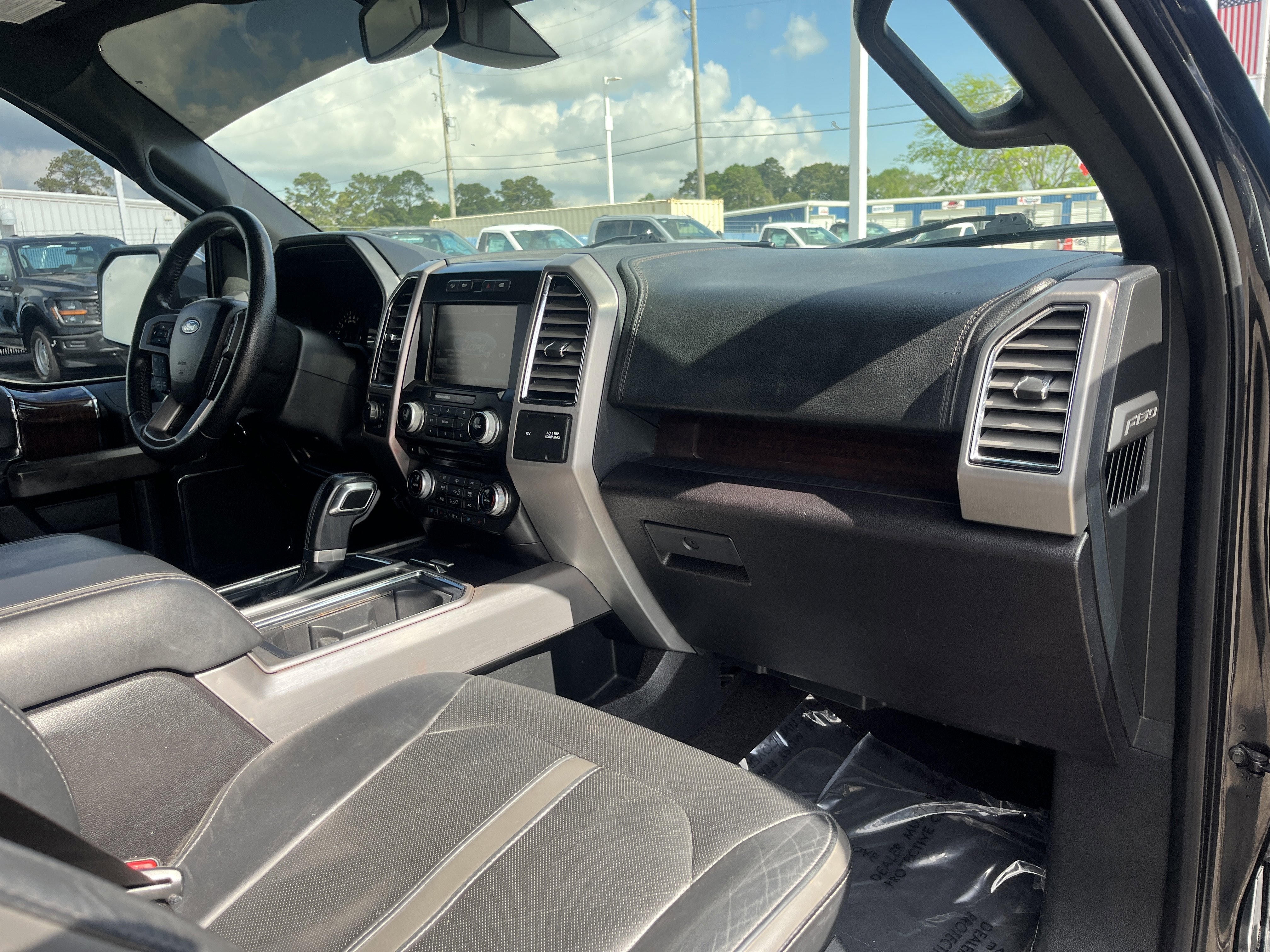 Used 2015 Ford F150 Platinum w/ Equipment Group 701A Luxury AWD/4WD image 15