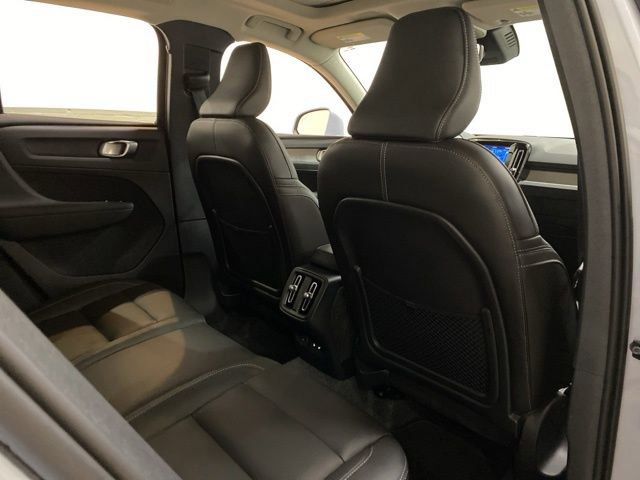 Used 2025 Volvo XC40 B5 Plus AWD/4WD image 23