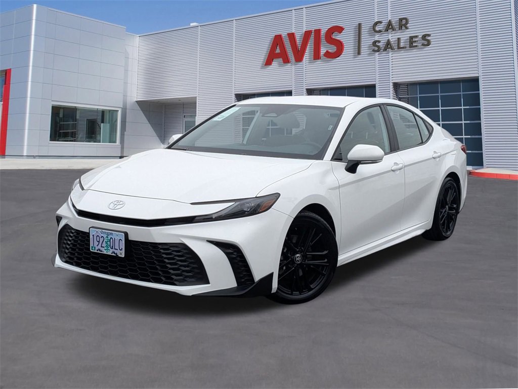 Used 2025 Toyota Camry LE image 1