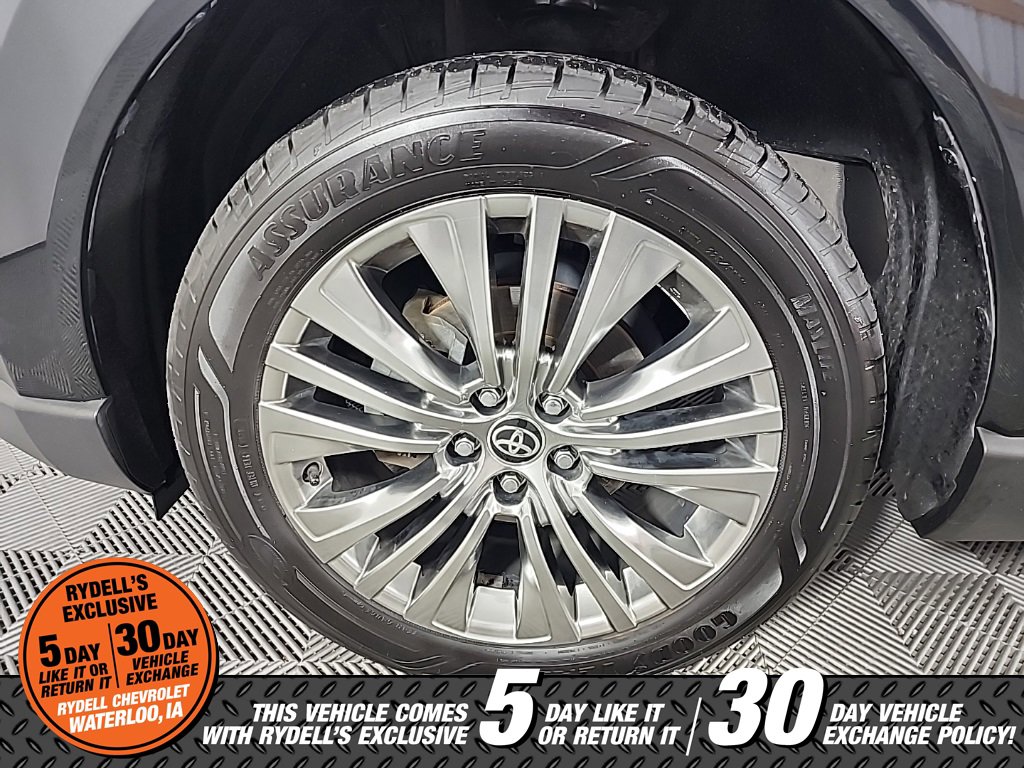 Used 2021 Toyota Venza XLE w/ Softex Package image 16