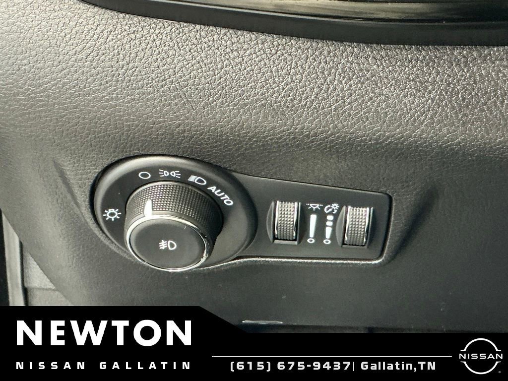 Used 2022 Jeep Compass Trailhawk w/ Trailhawk Convenience Group AWD/4WD image 36