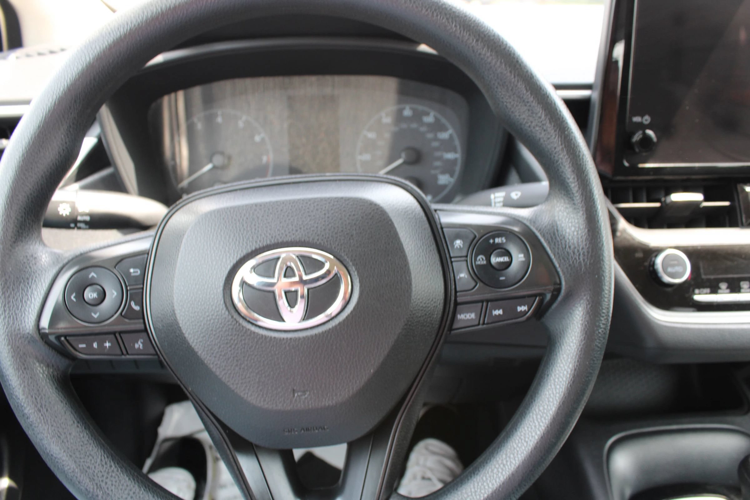 Used 2023 Toyota Corolla LE FWD image 12