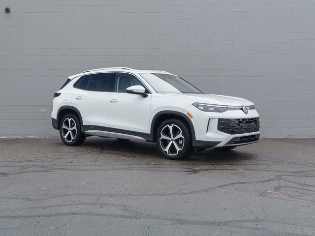 Used 2025 Volkswagen Tiguan SE w/ Panoramic Sunroof Package image 9