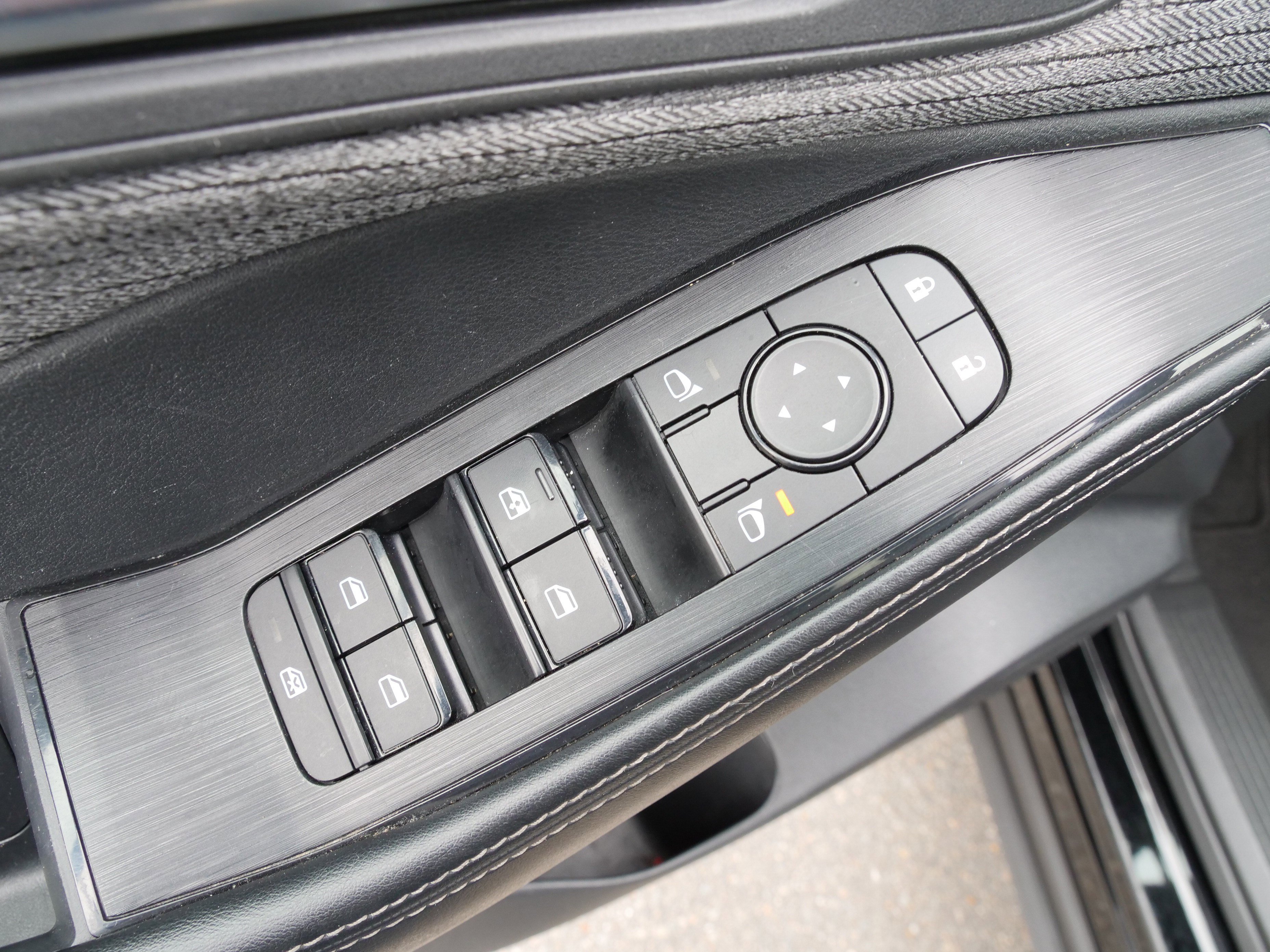 Used 2023 Nissan Rogue SV image 18