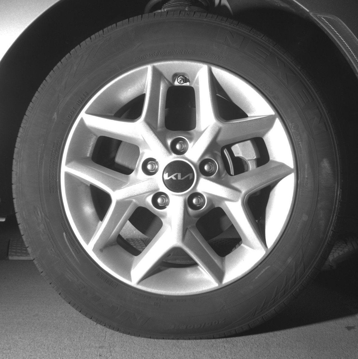 Used 2025 Kia Soul LX w/ LX Technology Package FWD image 13