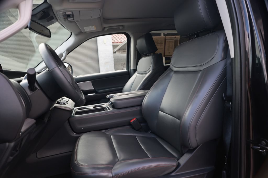 Used 2025 Ford Expedition Active RWD image 22