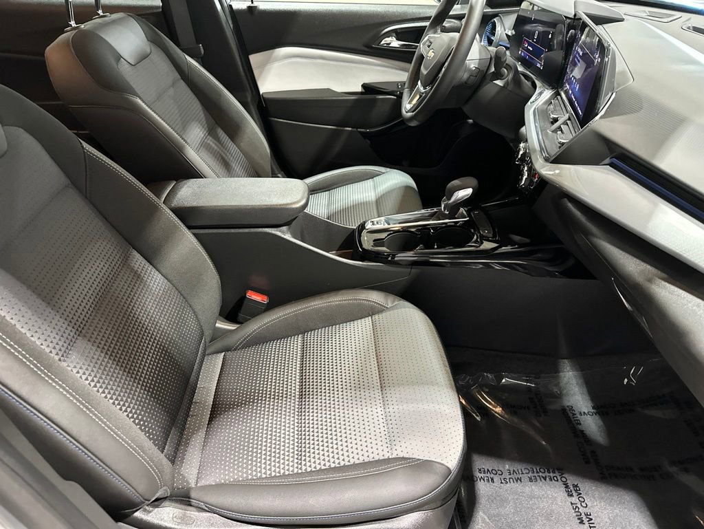 Used 2026 Chevrolet Trax LT w/ Driver Confidence Package FWD image 16
