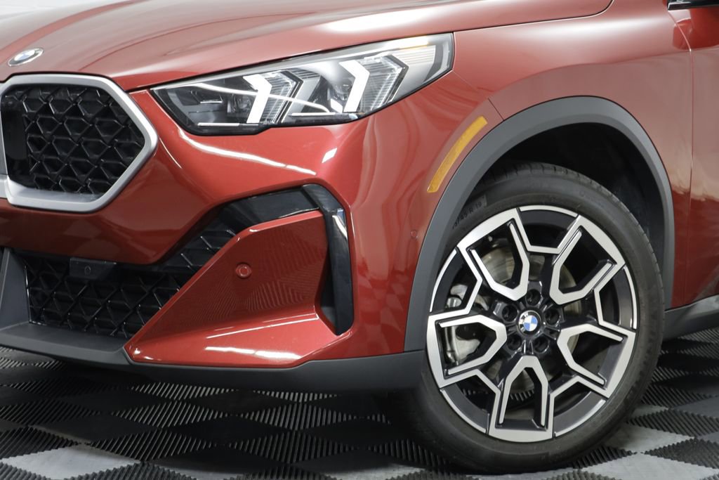 Certified 2025 BMW X2 xDrive28i AWD/4WD image 3