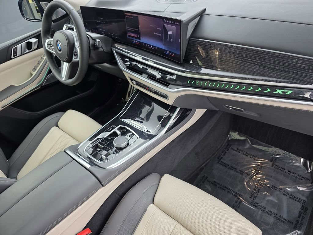 Used 2024 BMW X7 xDrive40i w/ M Sport Package AWD/4WD image 32