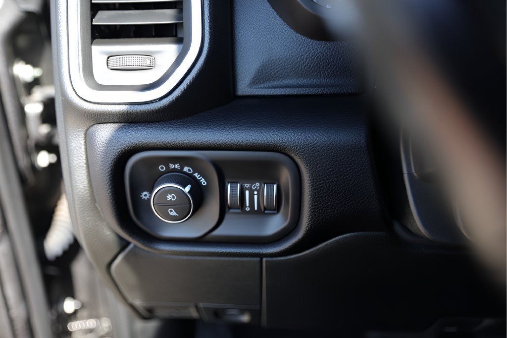 Used 2024 RAM 2500 Laramie AWD/4WD image 18