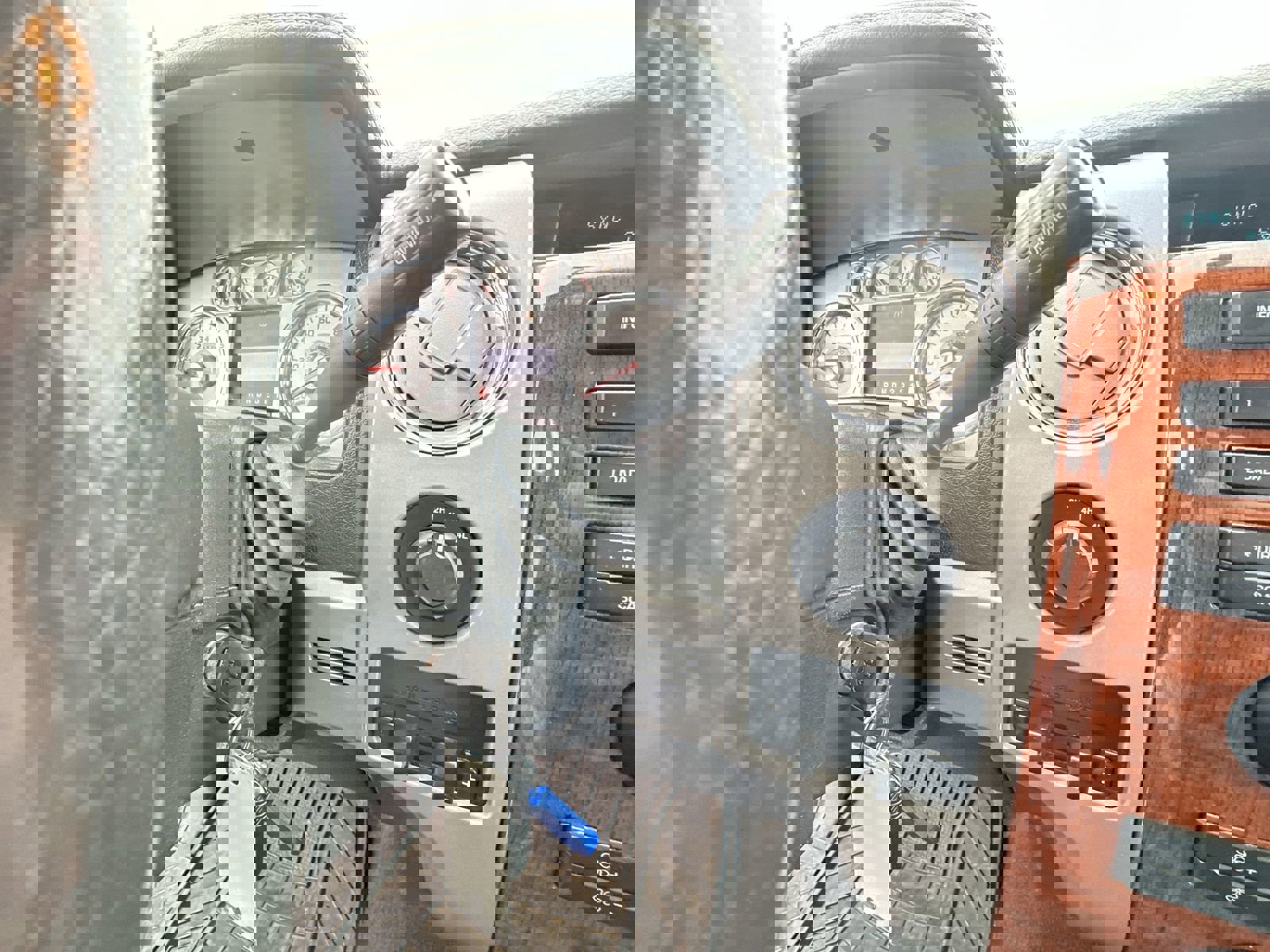 Used 2010 Ford F150 Lariat image 14