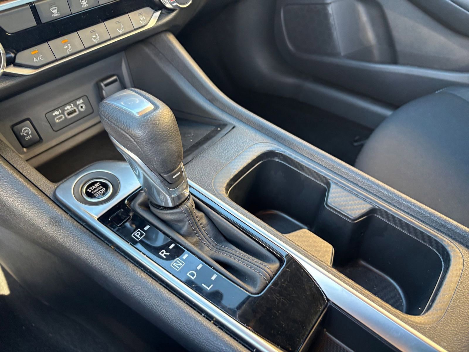 Used 2025 Nissan Sentra SV image 35