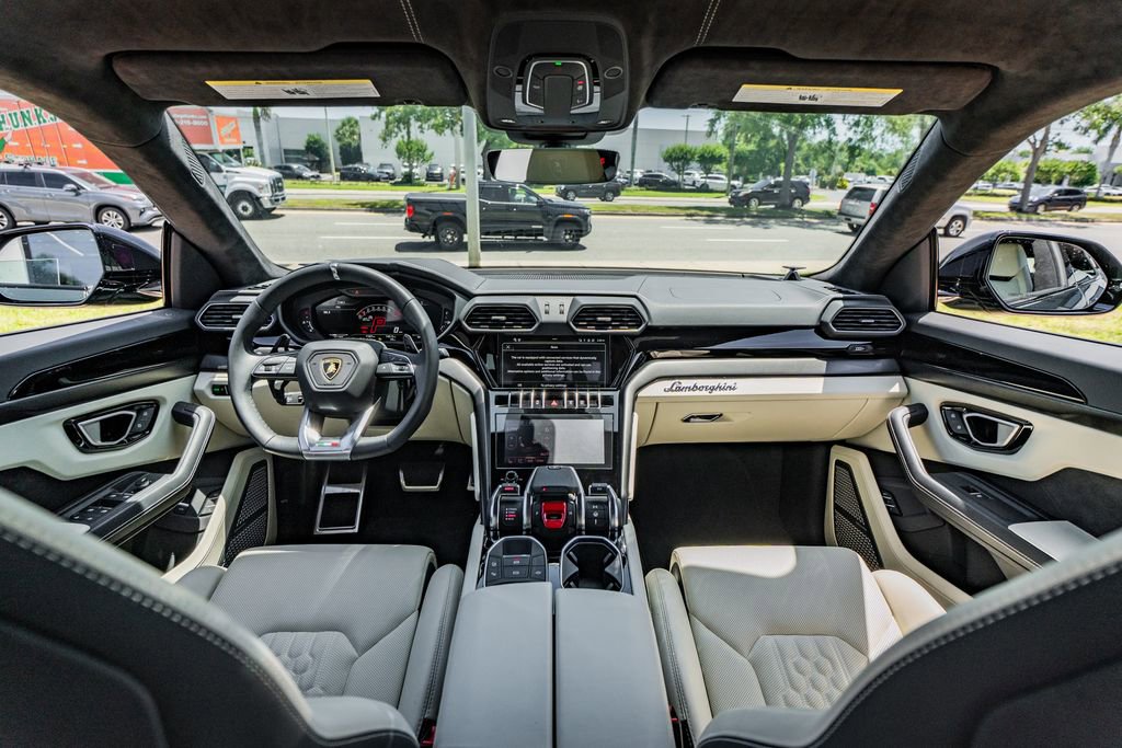 Used 2024 Lamborghini Urus S AWD/4WD image 22