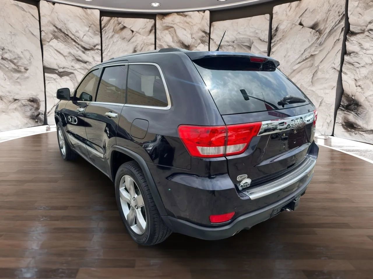 Used 2011 Jeep Grand Cherokee Overland w/ Trailer Tow Group IV image 4