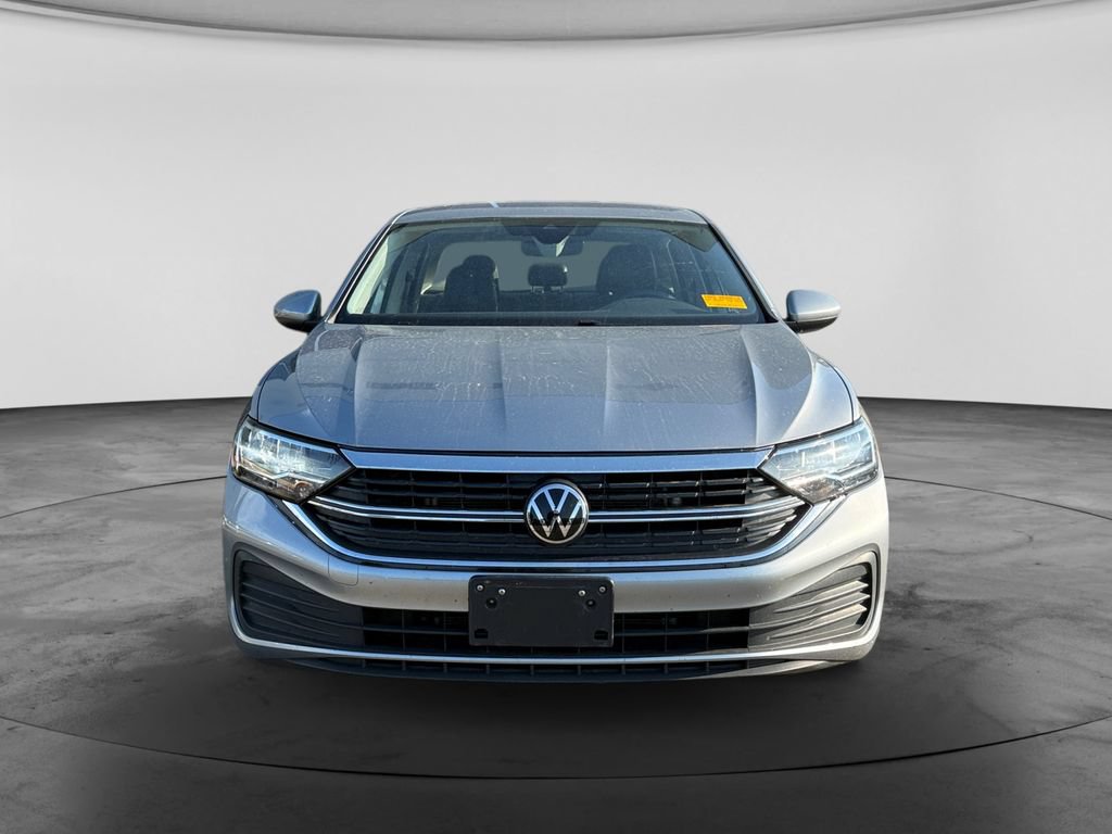 Used 2024 Volkswagen Jetta SE FWD image 3