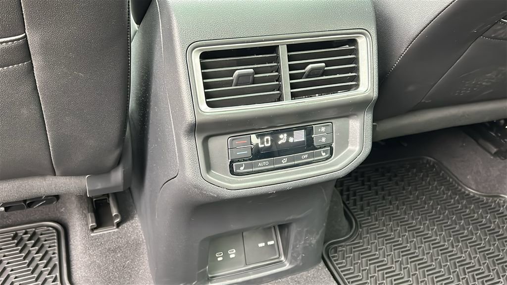 Used 2024 Volkswagen Atlas SEL AWD/4WD image 26