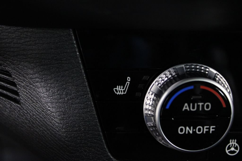 Used 2023 Mitsubishi Outlander SEL FWD image 25