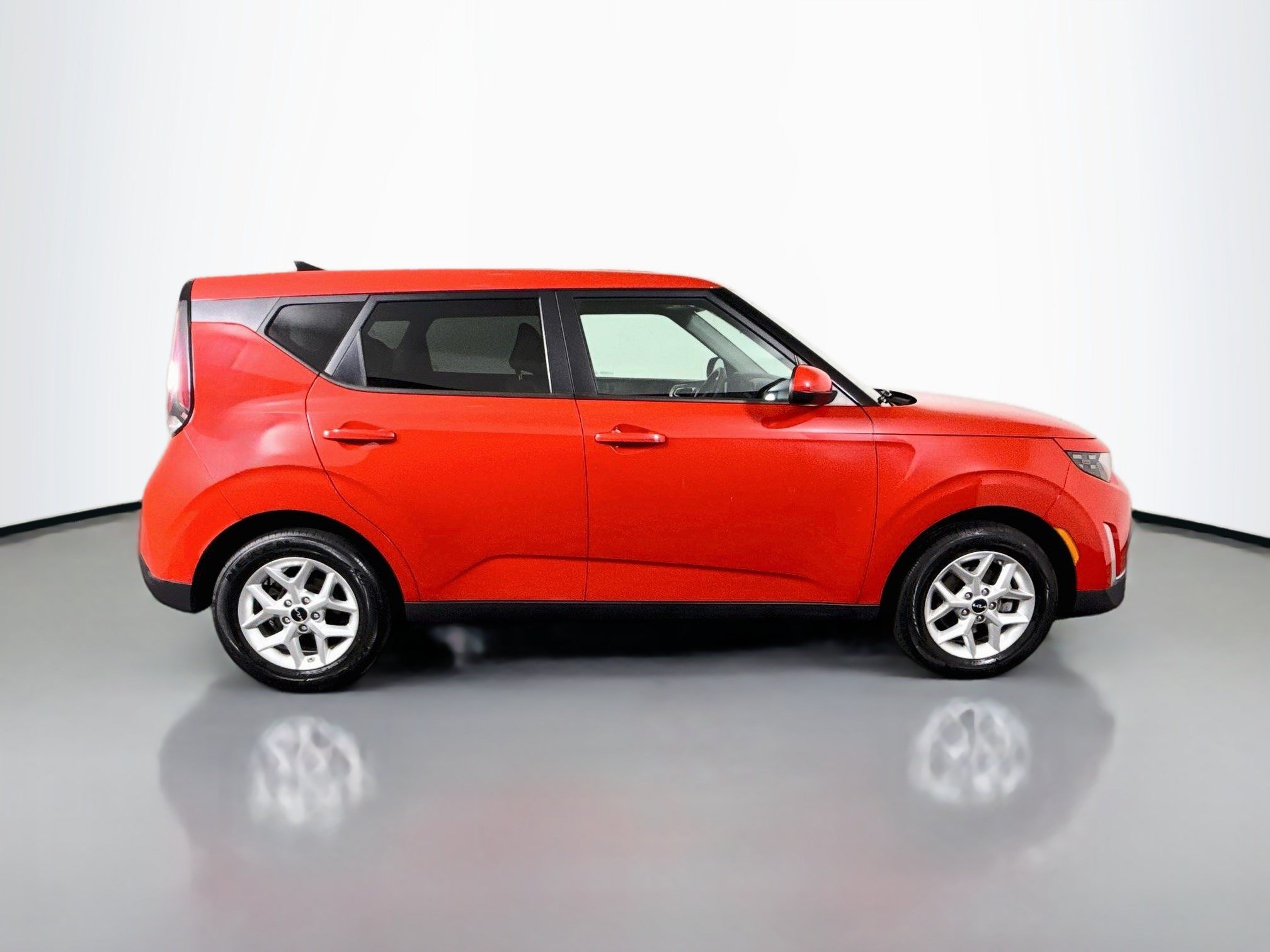 Used 2023 Kia Soul LX w/ LX Technology Package FWD image 11
