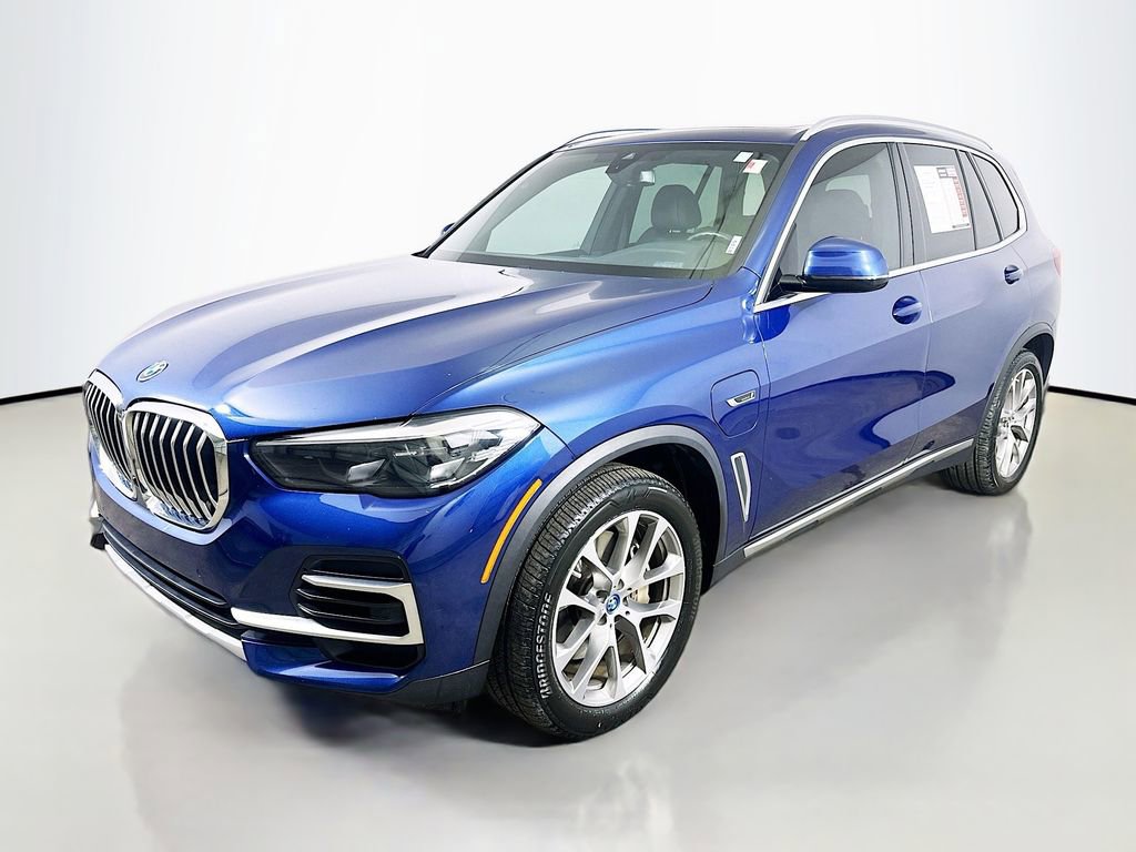 Used 2022 BMW X5 xDrive45e video 3