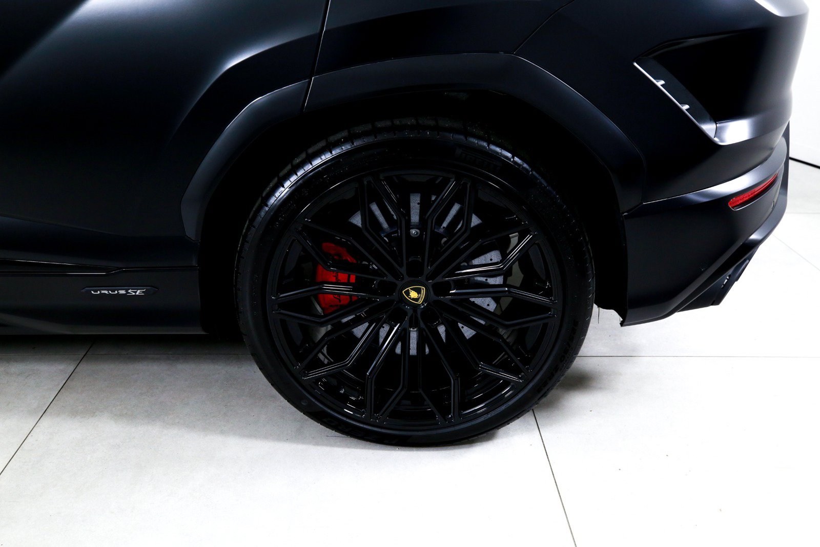 Used 2025 Lamborghini Urus SE AWD/4WD image 41