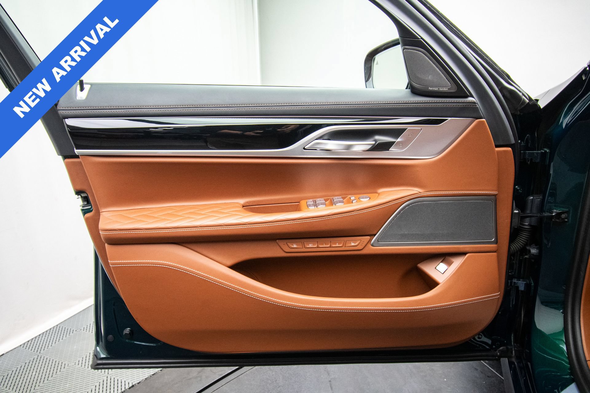 Used 2022 BMW ALPINA B7 xDrive w/ Luxury Rear Seating Package AWD/4WD image 55