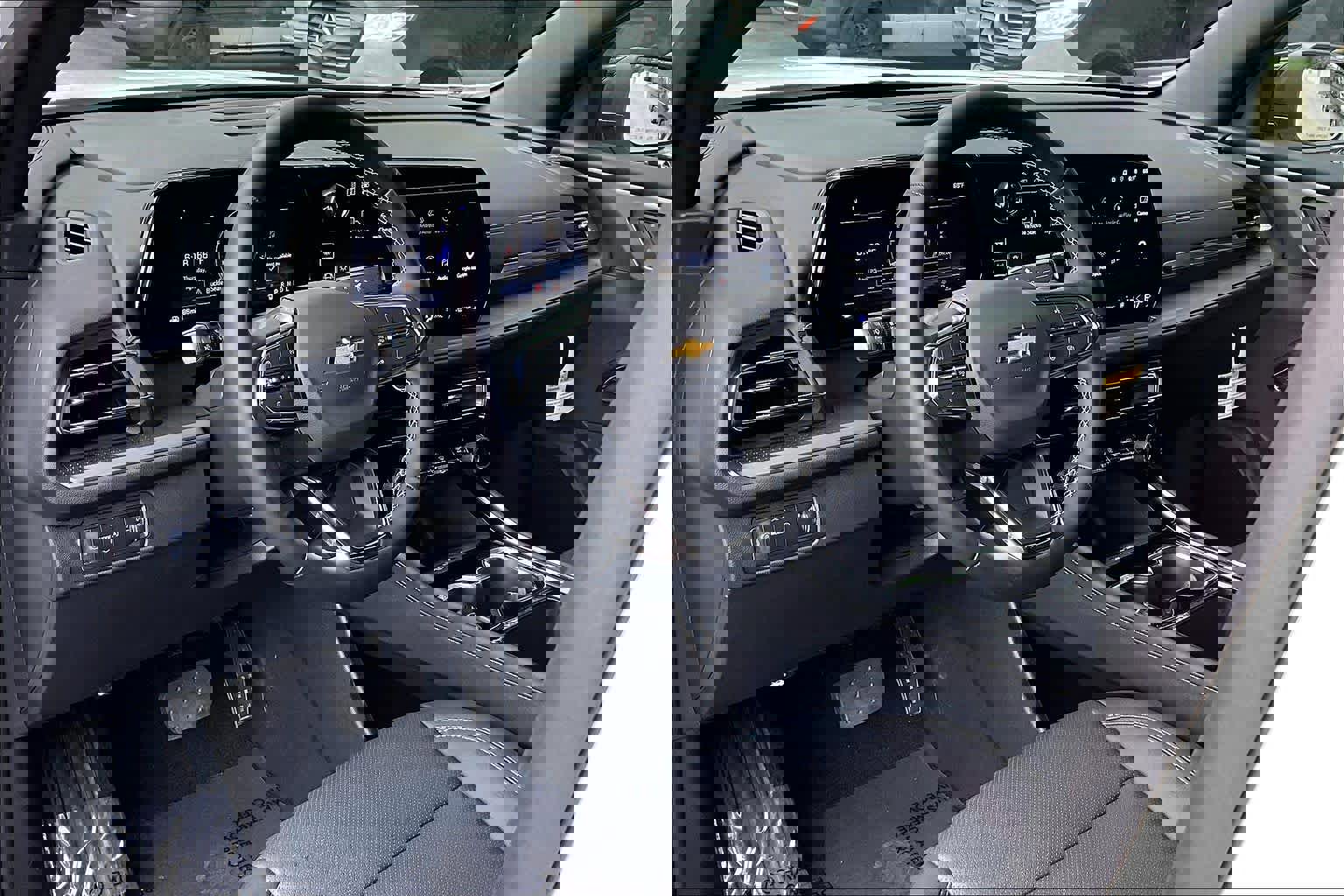 Used 2026 Chevrolet Traverse LT w/ Driver Confidence Package FWD image 17