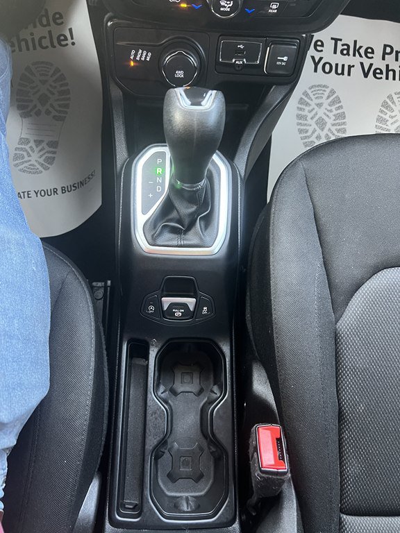 Used 2019 Jeep Renegade Sport w/ Sport Appearance Group AWD/4WD image 22