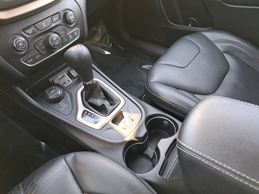 Used 2017 Jeep Cherokee Limited image 23