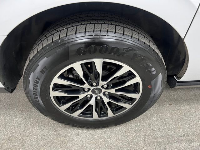 Used 2025 Ford Expedition Max Platinum AWD/4WD image 17