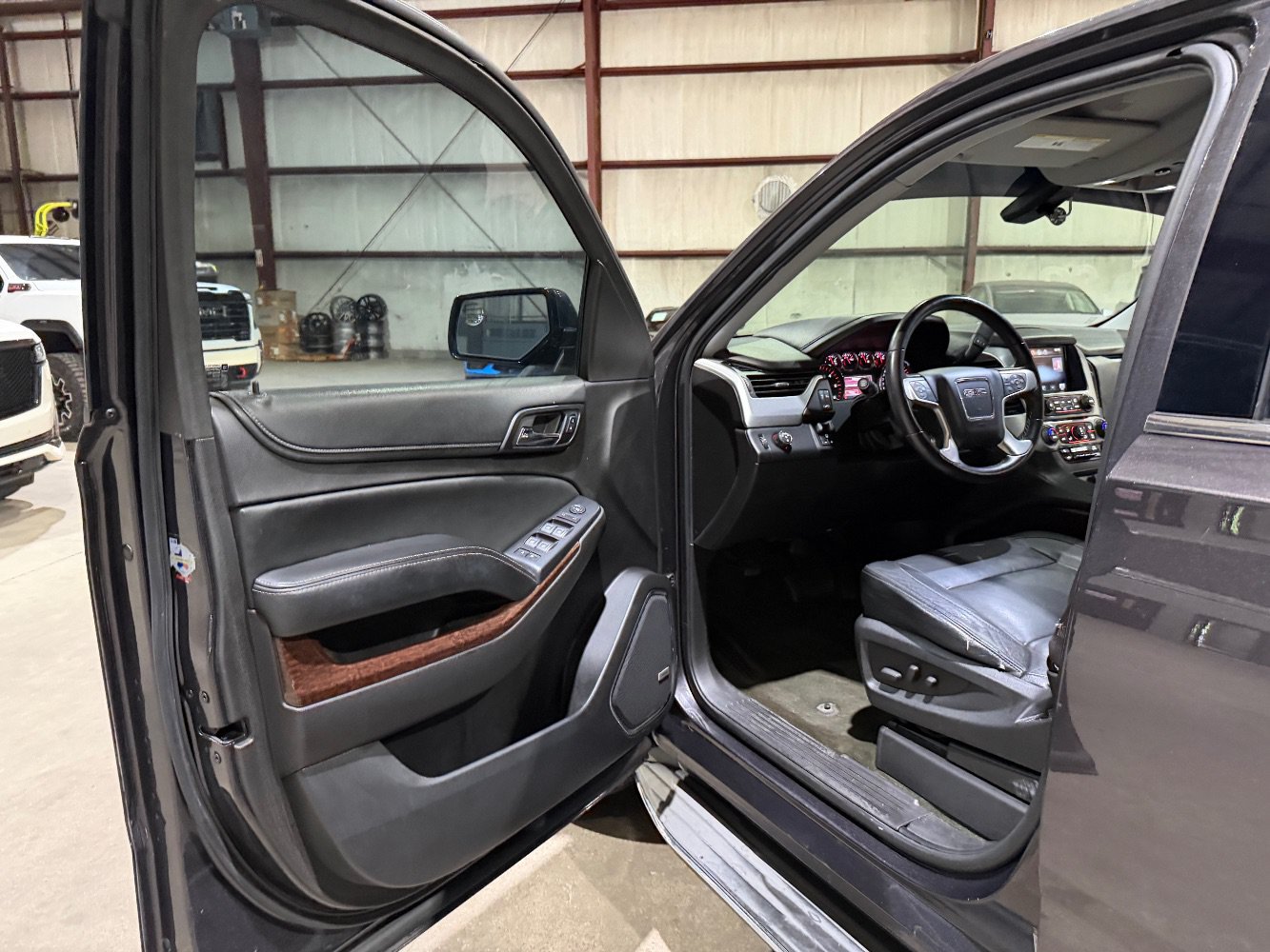 Used 2015 GMC Yukon SLE w/ Convenience Package RWD image 12