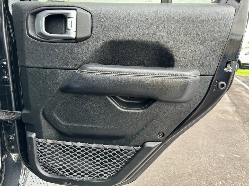 Used 2020 Jeep Wrangler Unlimited Sahara image 19