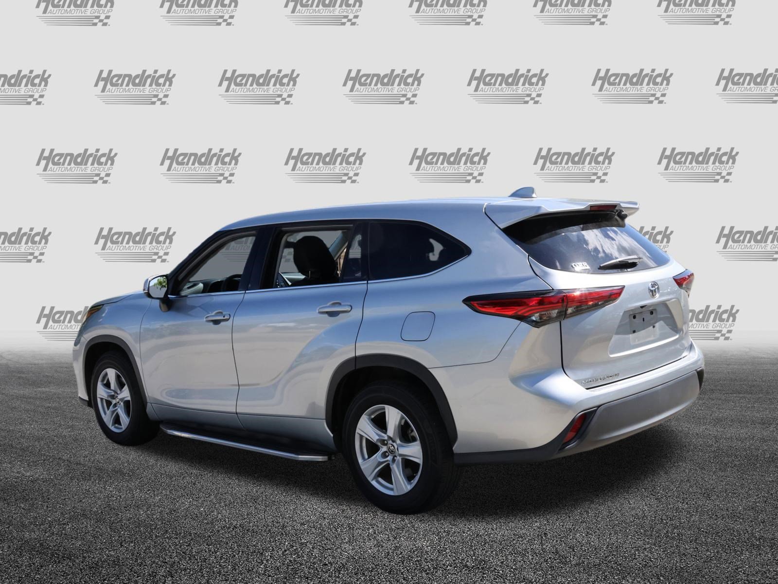 Used 2020 Toyota Highlander L FWD image 7