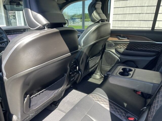 Used 2025 Jeep Grand Cherokee Summit w/ Obsidian Package AWD/4WD image 13