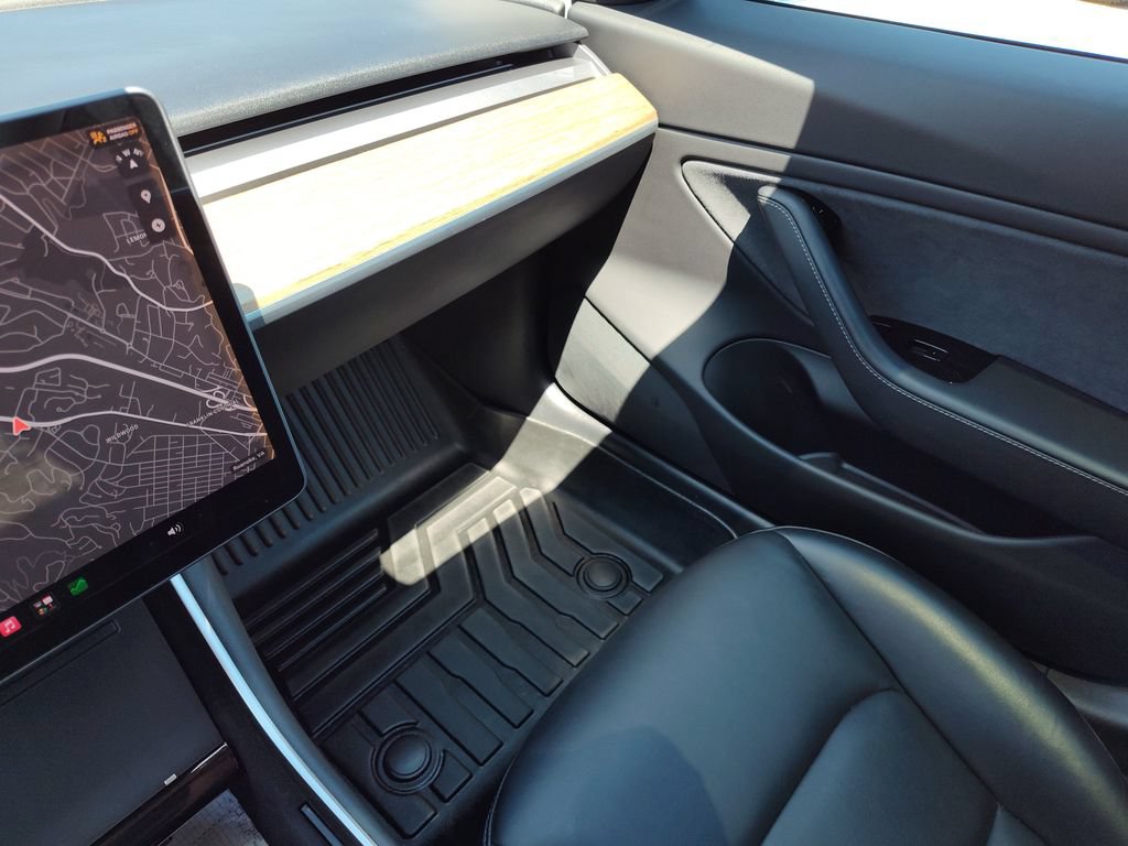 Used 2018 Tesla Model 3 Long Range RWD image 31