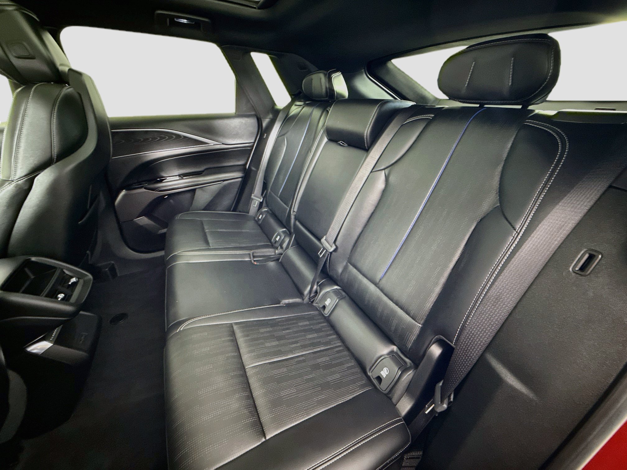 Used 2025 Cadillac Lyriq Sport AWD/4WD image 27